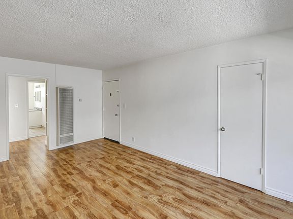 4th image of 939 N Curson Ave #8