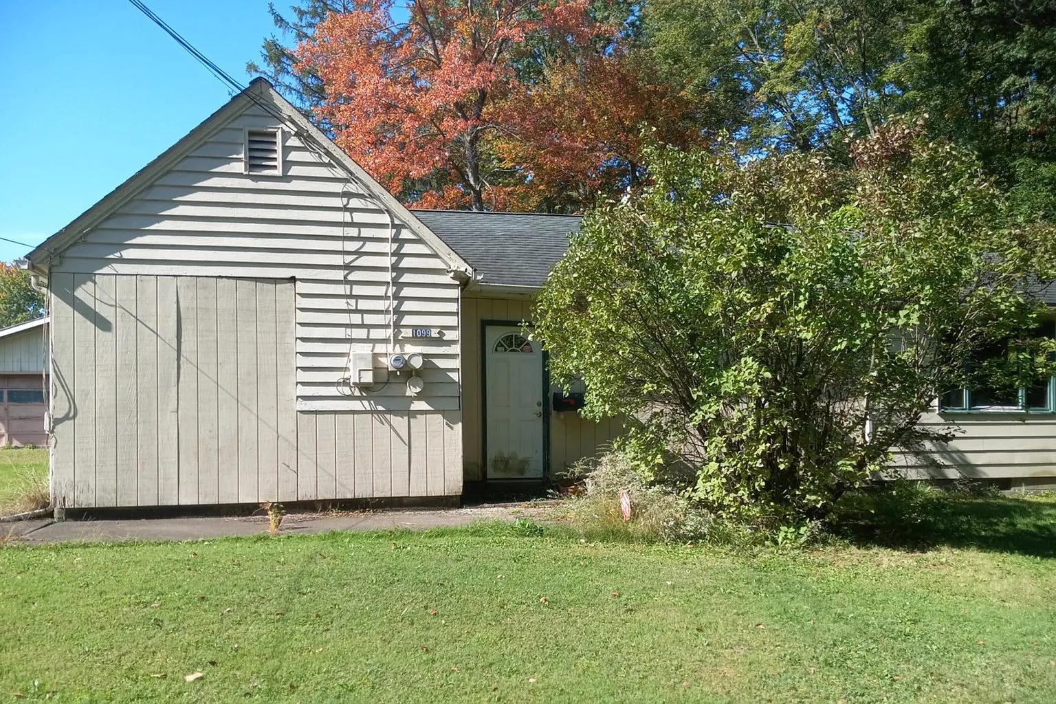 1099 Hartman Ave NW photo 1