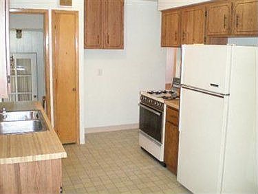 3rd image of 662 Bayridge Blvd