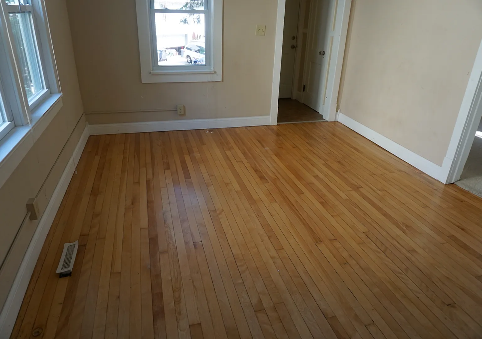Single Family House Close to U of M Campus — Photo 4