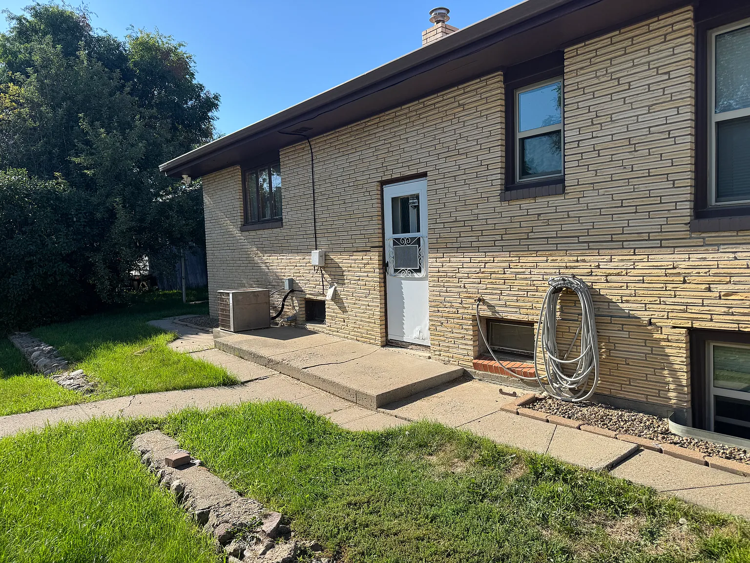 2 bed, 1000 sqft, $950 — Photo 1