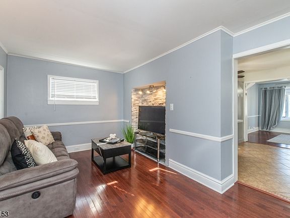 5th image of 144 Jackson Ave