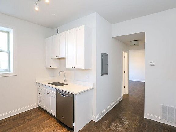 2nd image of 1414 W Wrightwood Ave #32634