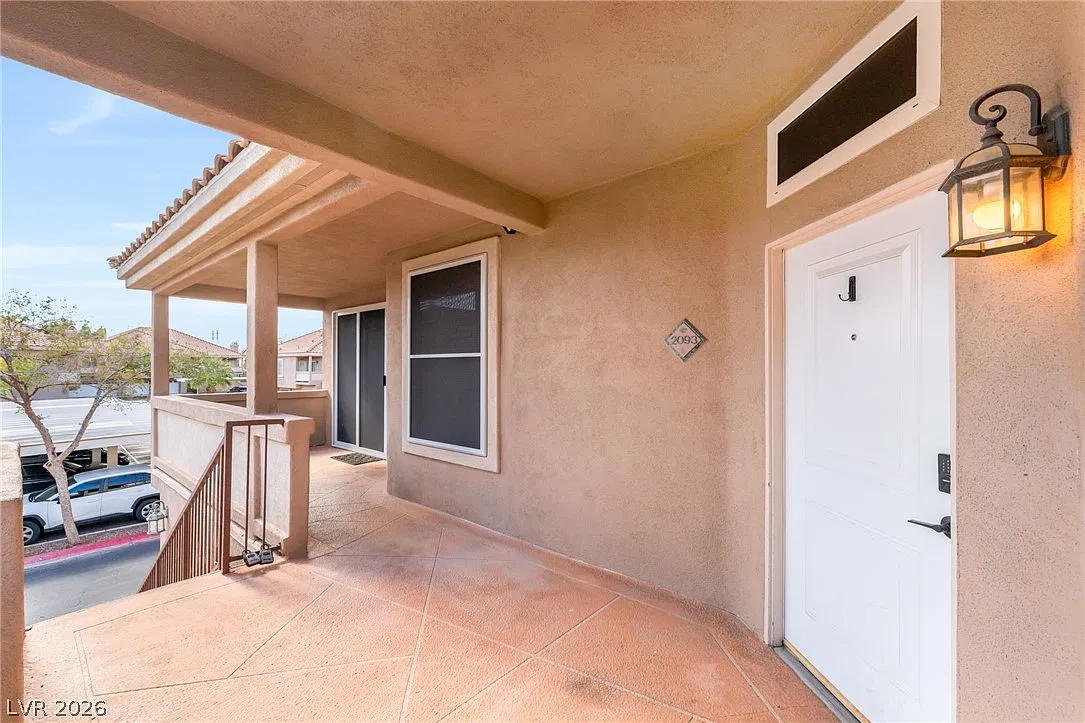 2 bed, 2.0 bath, 1108 sqft, $1,600 — Photo 2