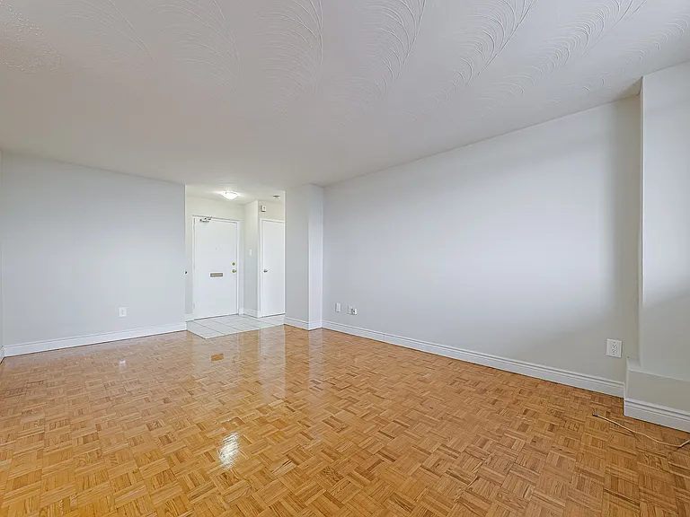 105 Rowena Dr — Photo 19