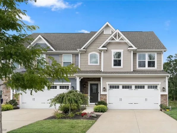 3185 Old Mill Dr, Cuyahoga Falls, OH 44223