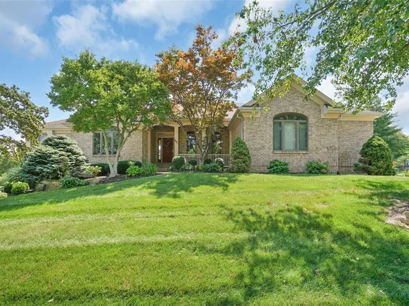1441 Lake Knoll Dr, Lake Saint Louis, MO 63367