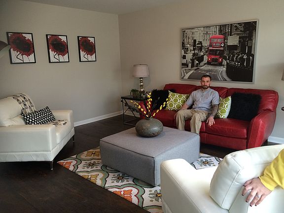 4th image of 1068 E Diamond Way