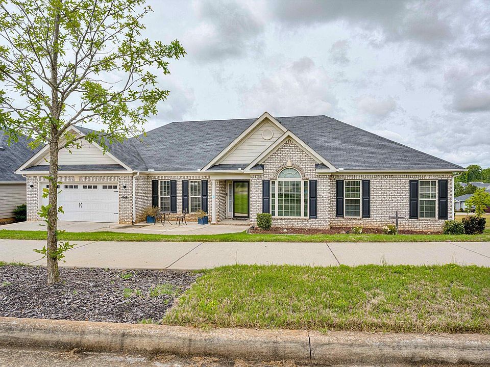 1st image of 439 Bridle Path Road