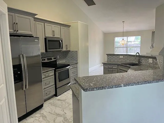 4017 NW 60th Ave — Photo 2