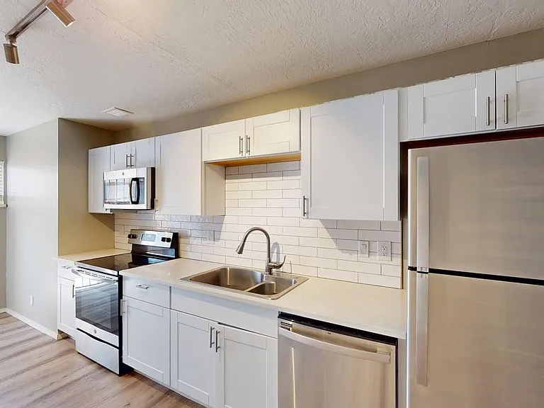 Contemporary, Loaded 2 Bed 2 Bath Apartment on Conchas Park — Photo 27