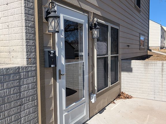 4th image of 122 Geneva Dr #122B