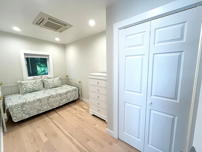 113B Plymouth Ave #B — Photo 6