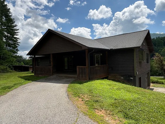 3237 Jacks Creek Rd — Photo 3