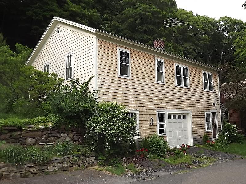 Updated Colonial Ranch