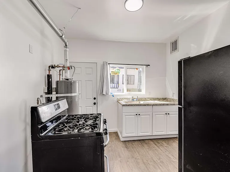 1629 Foothill Blvd — Photo 12