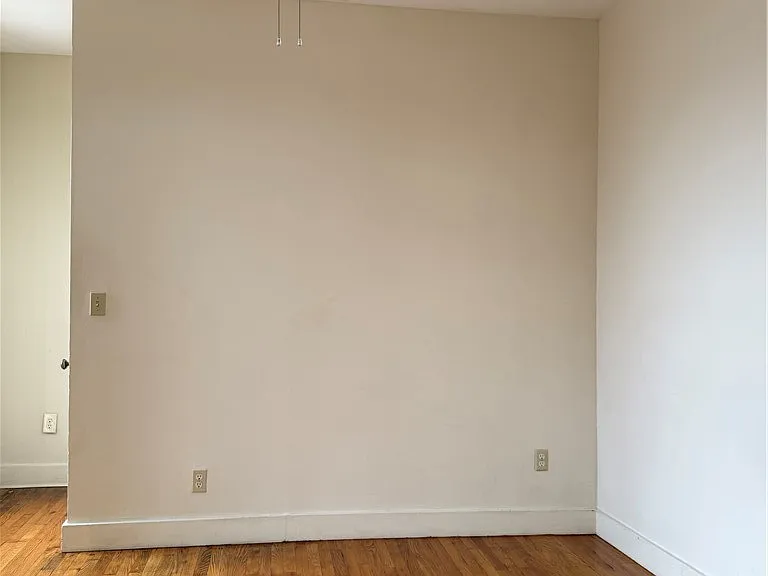 137 S Peterboro St — Photo 5