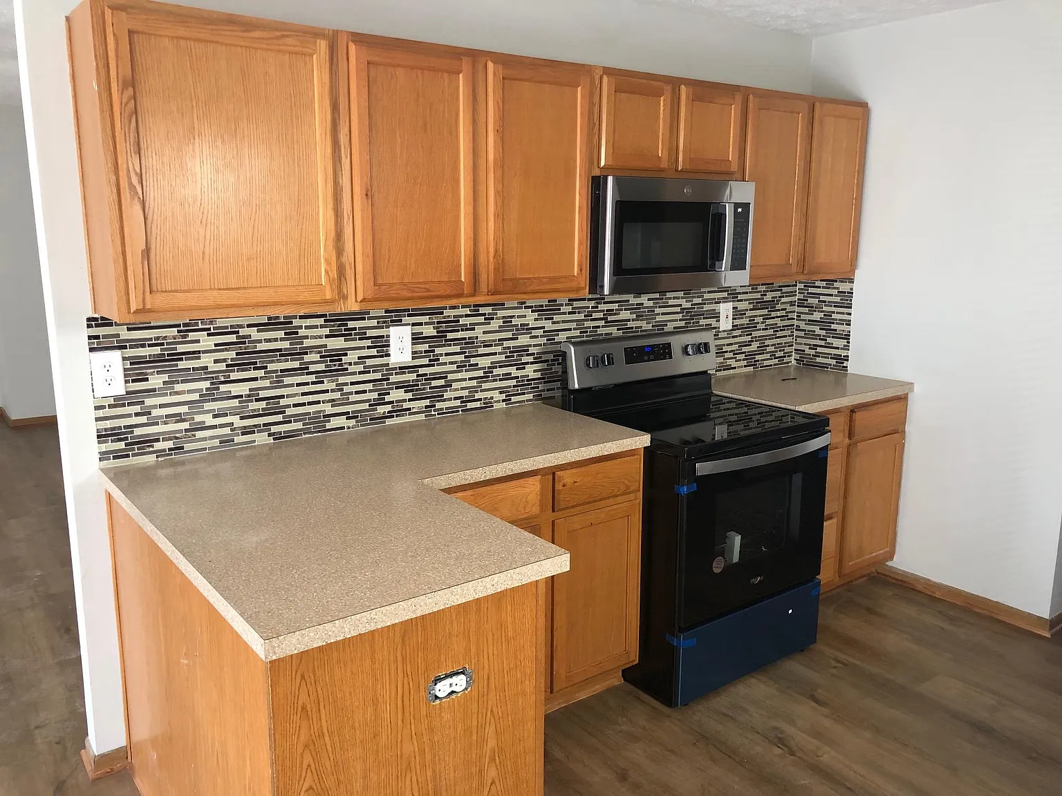 4 bed, 2.5 bath, 2100 sqft, $2,100 — Photo 4