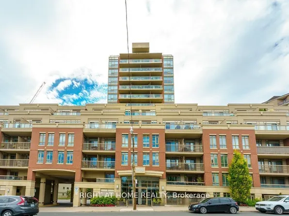 900 Mount Pleasant Rd #327, Toronto, ON M4P 3J9