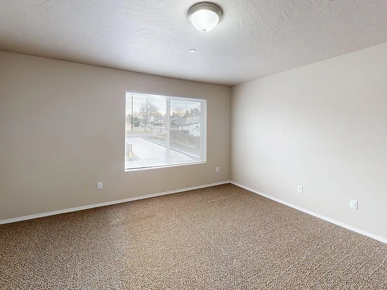 550 SE 7th St #C — Photo 9