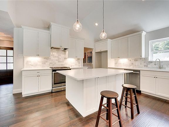 3rd image of 9611 Trail Hill Dr