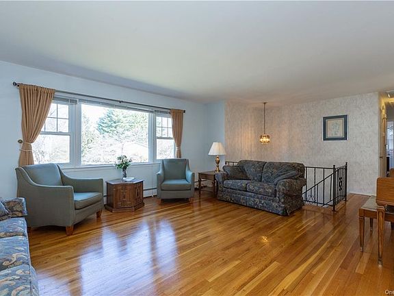 4th image of 38 Scher Dr