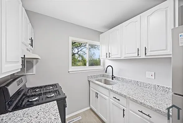 2503 Winchester St — Photo 6
