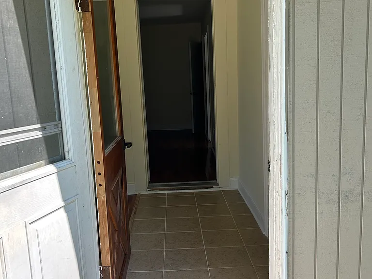 452 Southwoods Dr — Photo 8