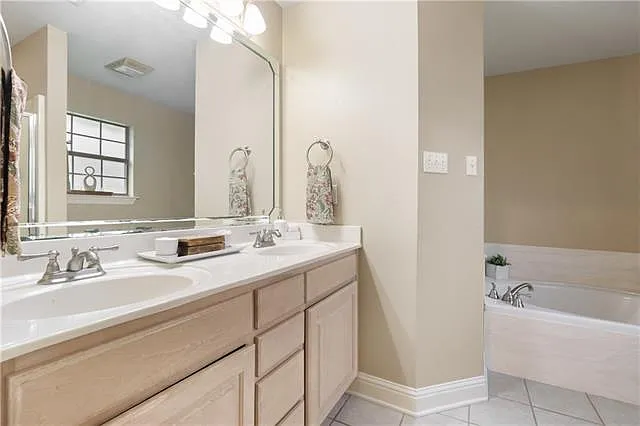 714 Marc Ct — Photo 8