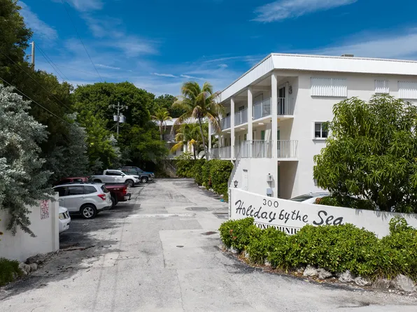 300 Ocean Dr APT 1, Key Largo, FL 33037
