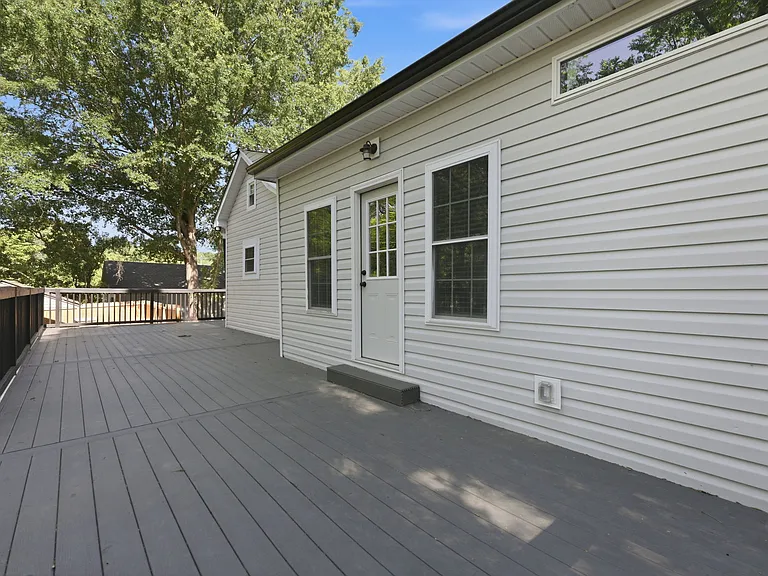 1106 Attica St — Photo 23