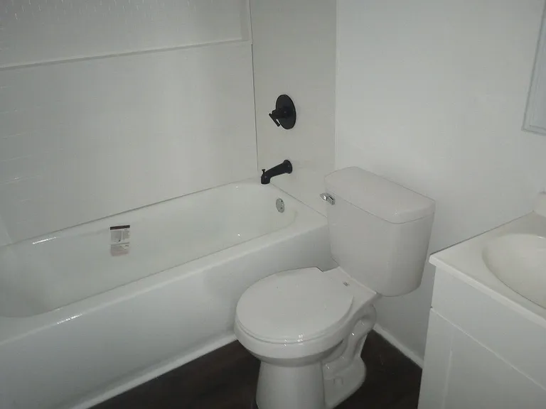 101B Bond St — Photo 5