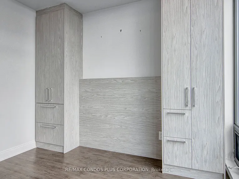 18 Yorkville Ave #2505 — Photo 30