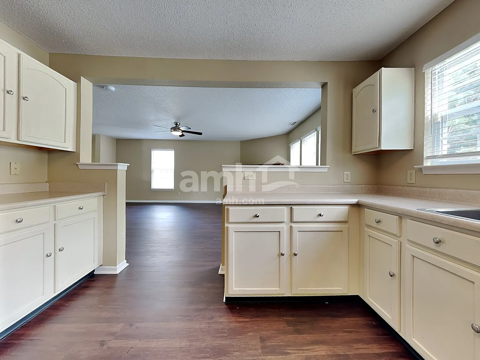 4 bed, 2.5 bath, 3124 sqft, $2,775 — Photo 3