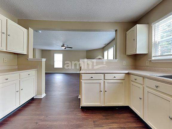 3rd image of 10215 Noble Ct