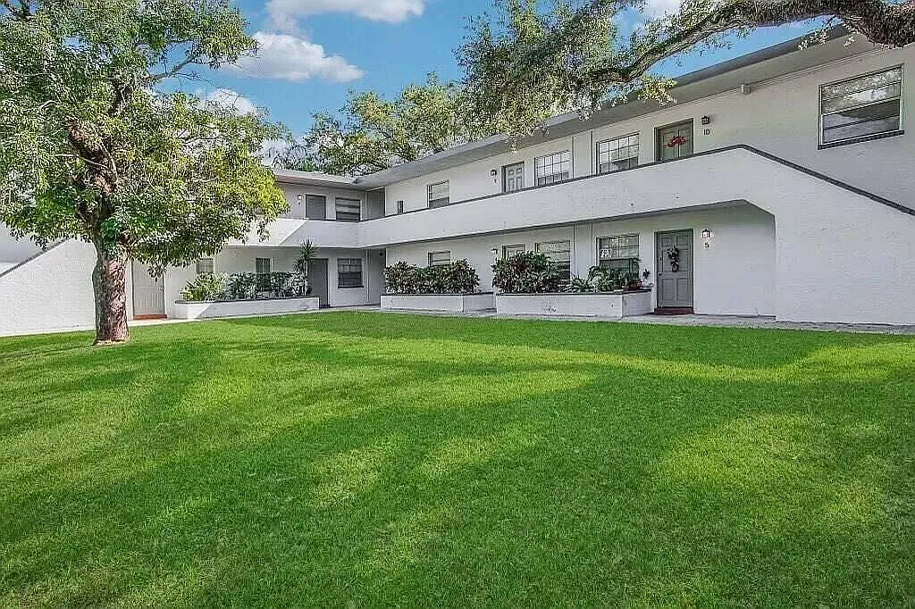 2 bed, 1.0 bath, 750 sqft, $1,749 — Photo 1