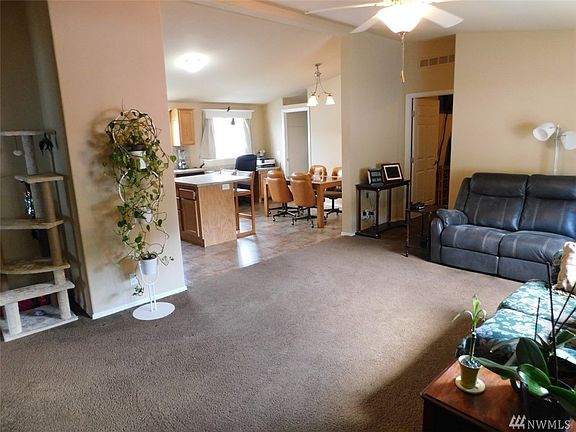 Open and spacious living room!