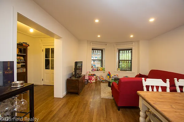 Rented by Garfield Realty  | media 20