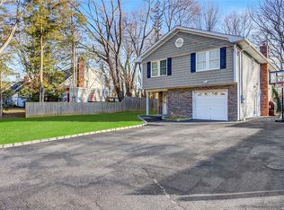 22 Yorktown Rd, Dix Hills, NY 11746
