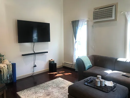 Rented by Signature Spaces NYC Corp | media 12