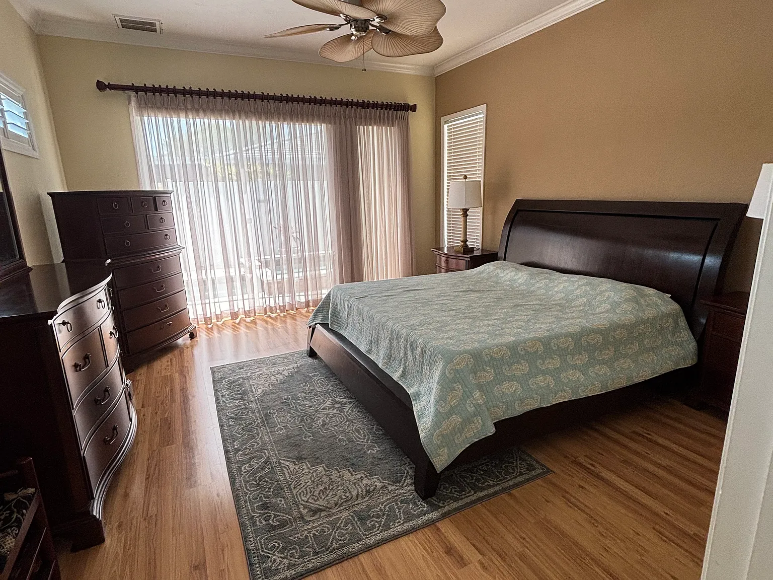 3 bed, 2036 sqft, $3,900 — Photo 4