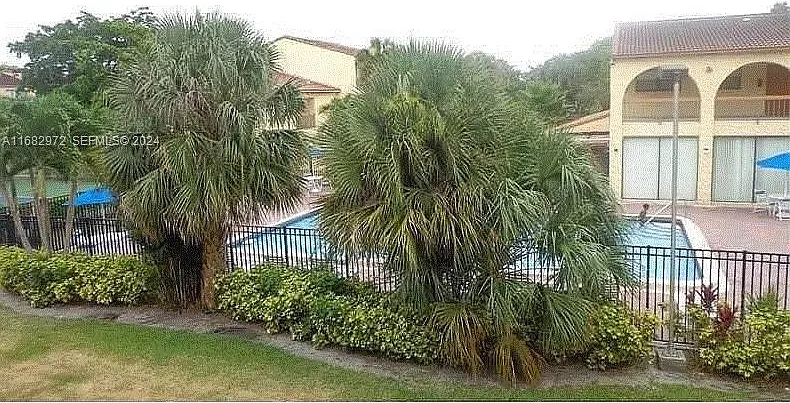 4 bed, 2.5 bath, 1594 sqft, $3,000 — Photo 2