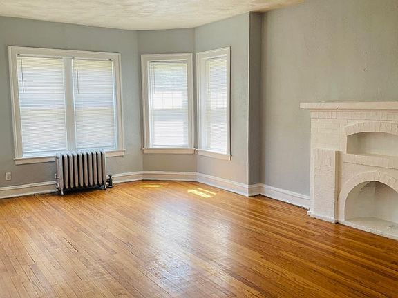 5th image of 7748 S Kingston Ave #1