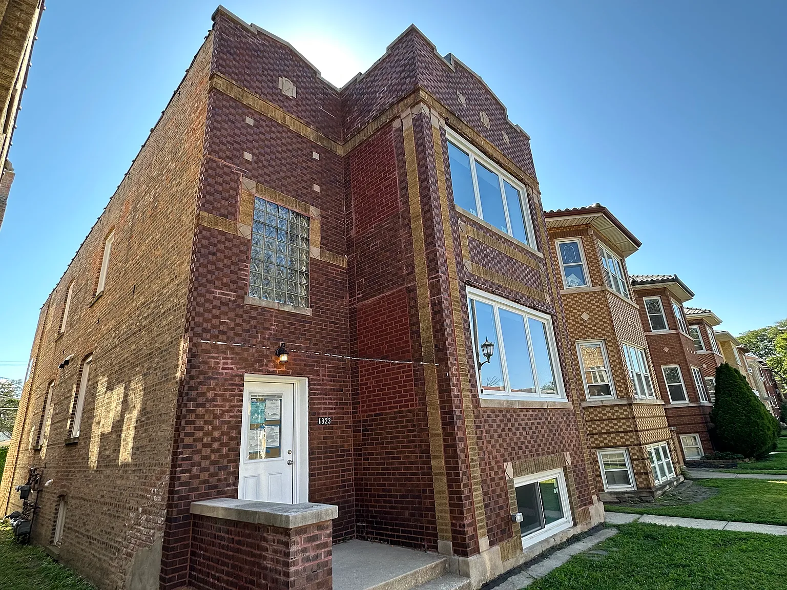 1823 Oak Park Ave — Photo 3