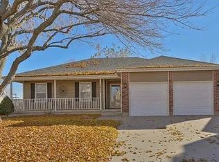 2605 SE Winchester Dr, Lees Summit, MO 64063