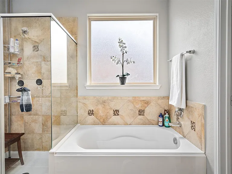 14104 N Crater Lake Ct — Photo 24