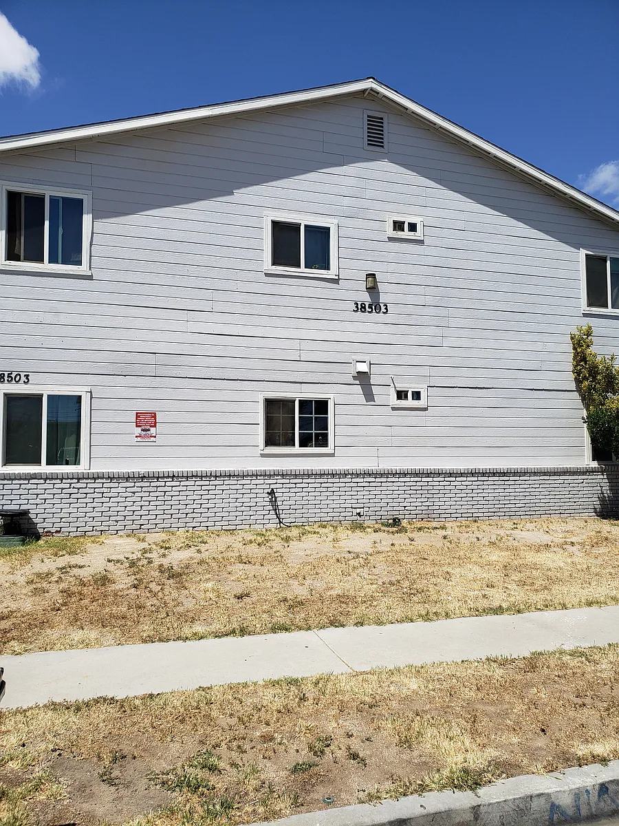 Building Photo - 38503 Larkin Ave