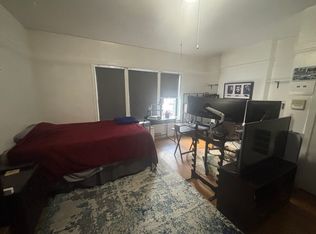 909 W Irving Park Rd #2, Chicago, IL 60613