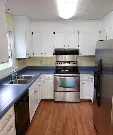 5th image of 121 Candlestick Dr