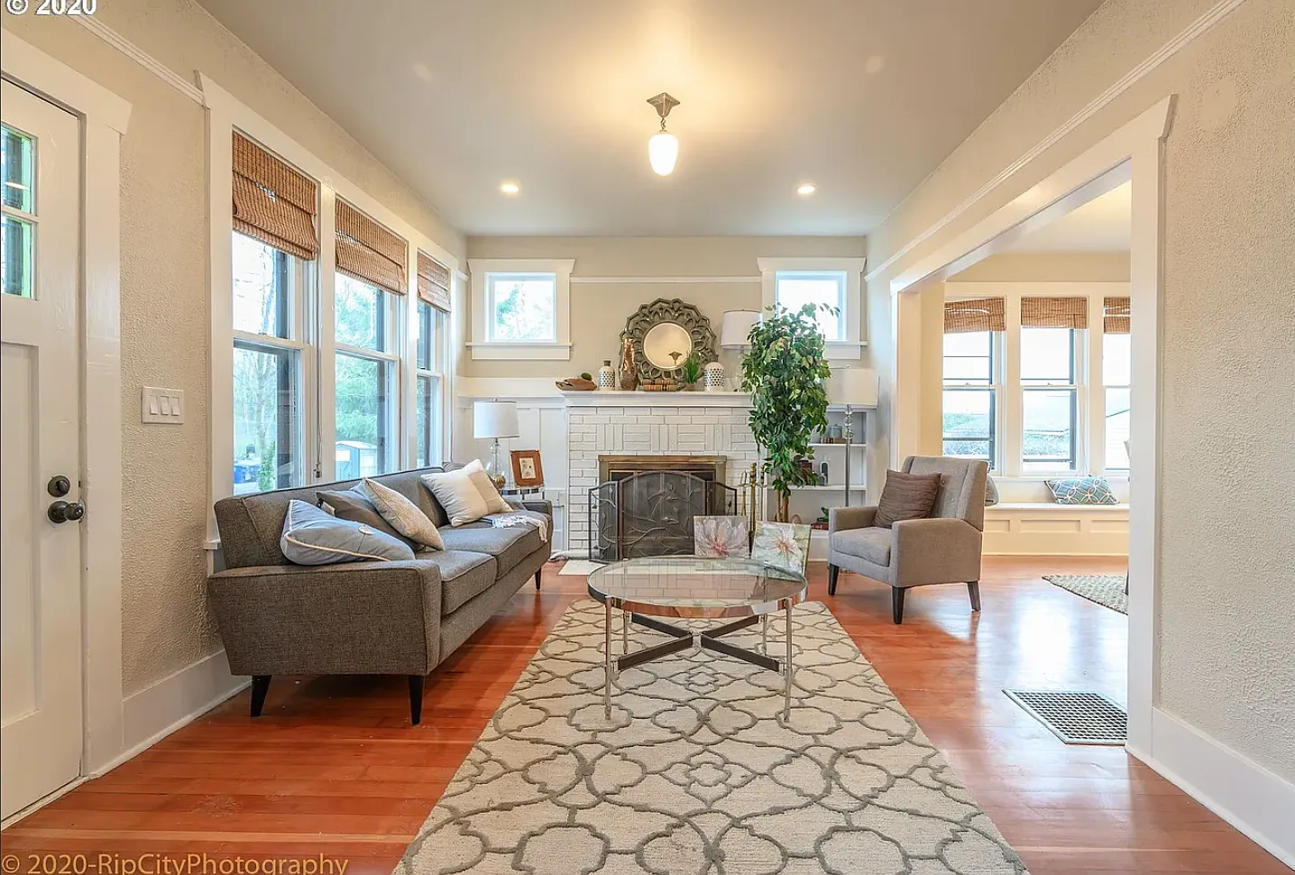 3 bed, 2.5 bath, 2456 sqft, $3,300 — Photo 3